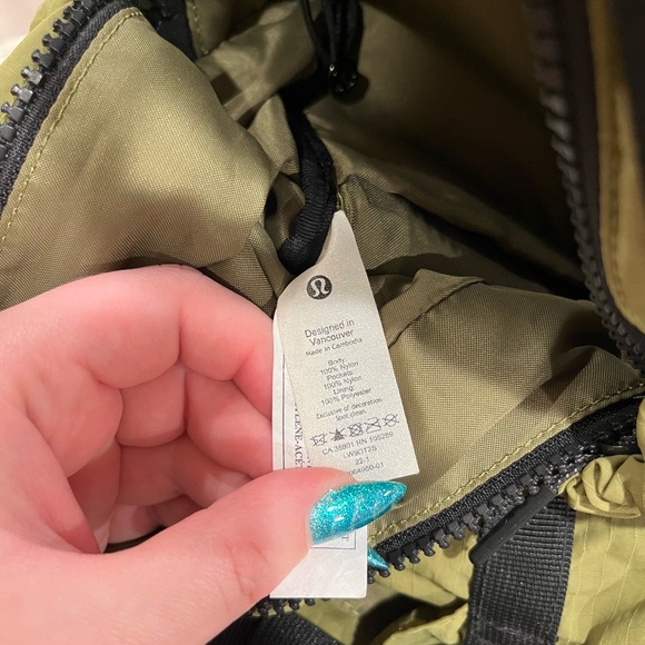 lululemon backpack with detachable belt bag - Picture 16 of 16